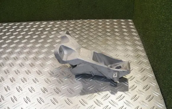 Land Rover Range Rover Sport L494 Engine mounting bracket HPLA6037AB