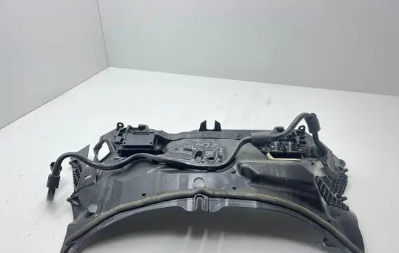 Mercedes-Benz C W205 Other engine bay part A2056207501