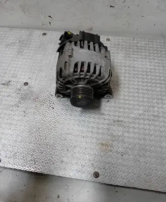Citroen C4 Cactus Generator/alternator 9818677980 2713135A 517165892