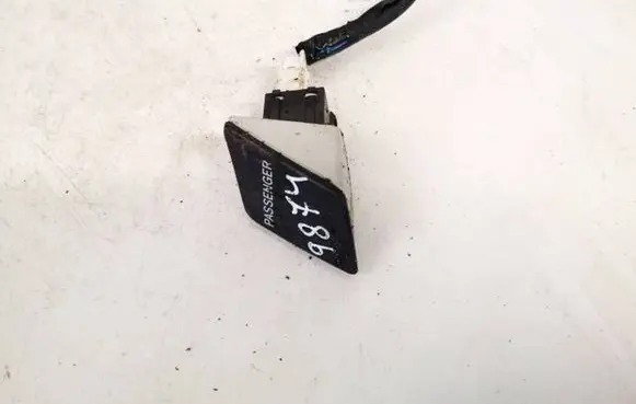 Passenger airbag on/off switch