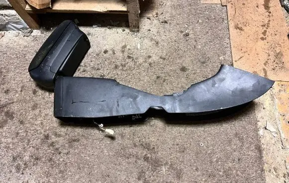 Toyota Avensis T250 Glove box