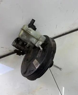 Volkswagen PASSAT B6 Brake booster 3C1614105D 03787423014
