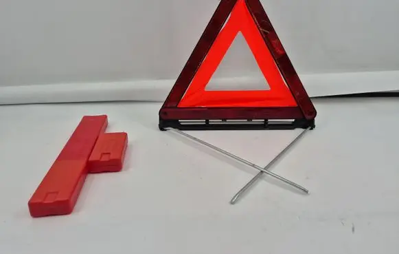 Volkswagen PASSAT B7 Emergency warning sign 8D9860251B