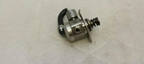 Audi A4 S4 B9 Fuel injection high pressure pump 04E127025B