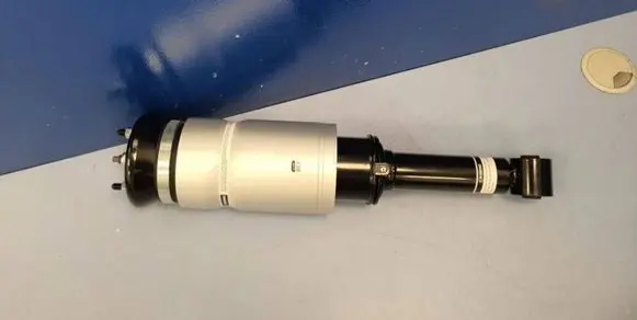 Land Rover Discovery 3 - LR3 Front air suspension shock absorber LR016403 LR016414 LR016415