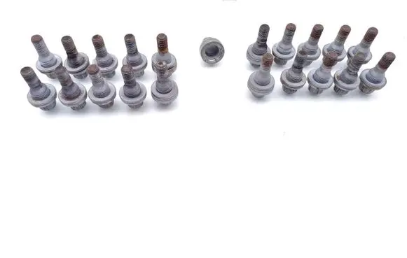 DS Automobiles 9 Anti-theft wheel nuts and lock 