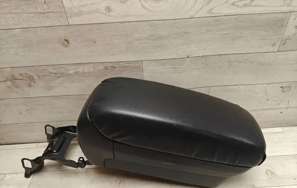 Toyota Avensis T250 Armrest 