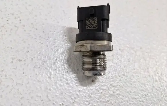 Toyota Yaris Fuel pressure regulator 0281006163