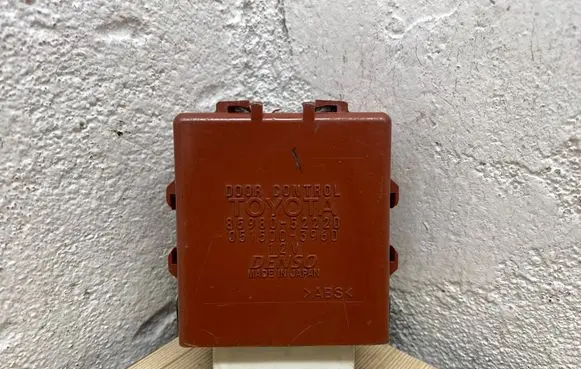 Toyota Yaris Door control unit/module 8598052220 0515003960