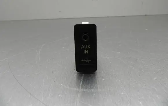 BMW 5 F10 F11 EUR ISO radio connector 9129651 I7456