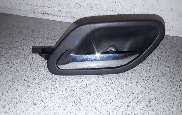 BMW 5 E39 Front door interior handle 8226049