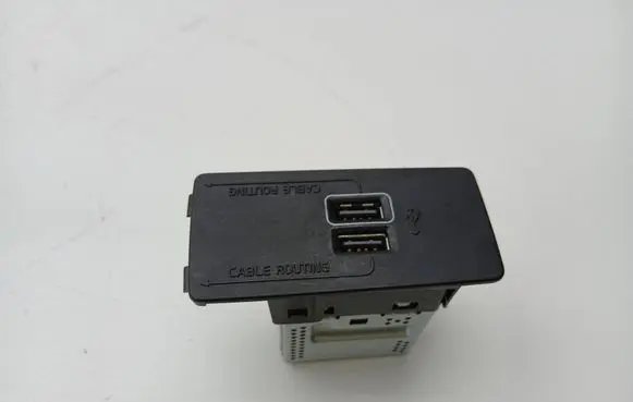 Volvo XC90 USB socket connector 31407038