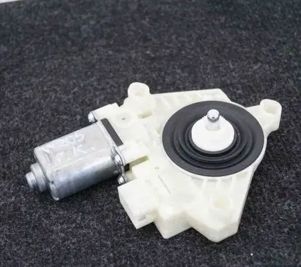 Mercedes-Benz C W205 Front door window regulator motor A2059060013