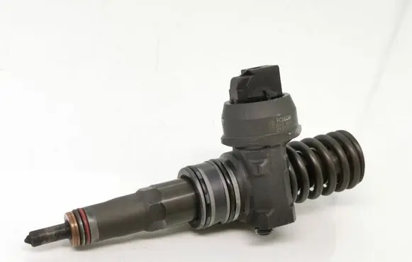 Volkswagen Golf V Fuel injector 038130073BQ 0414720312