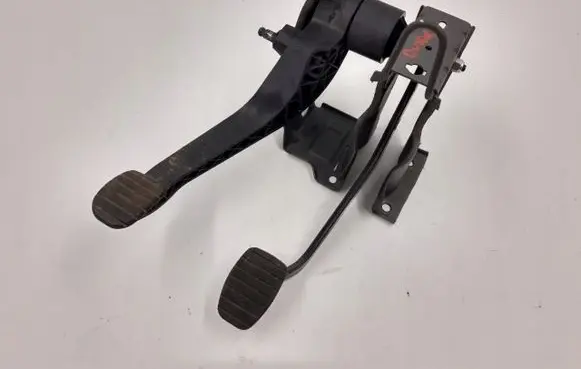 Dacia Duster II Pedal assembly 