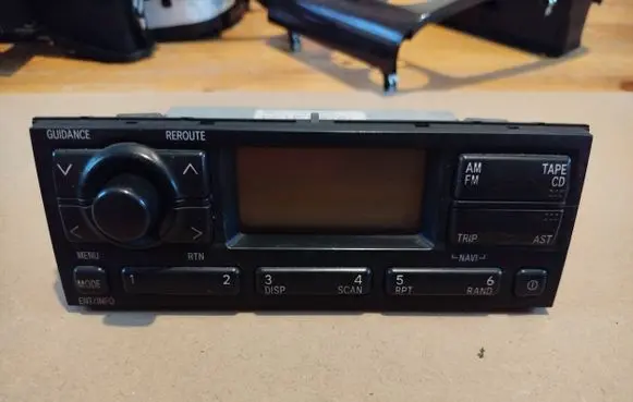 Toyota Avensis T220 Radio/CD/DVD/GPS head unit 8611005010 CNTS6070L 101068