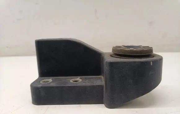 Radiator mount bracket