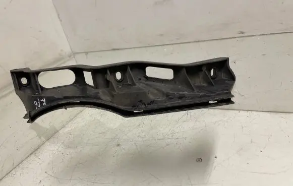 Volkswagen PASSAT B6 Front bumper mounting bracket 3C0807889