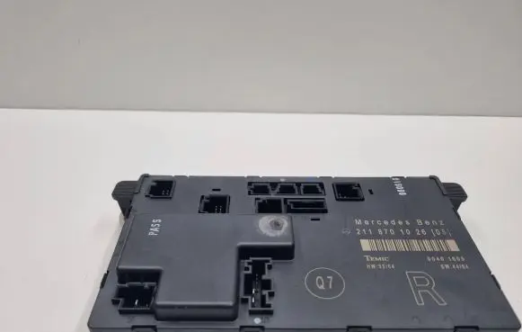 Mercedes-Benz E W211 Door control unit/module 2118701026 A2118701026