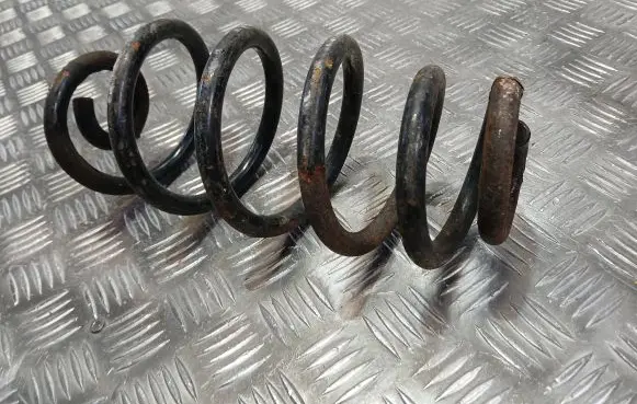 Toyota Avensis T250 Rear coil spring