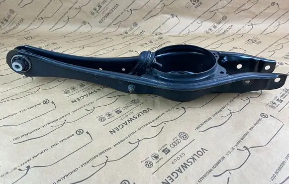 Volkswagen PASSAT B8 Rear upper control arm/wishbone 3Q0505371C