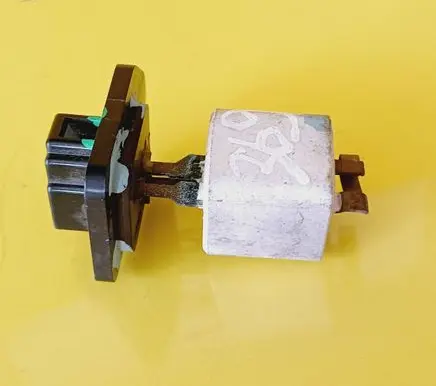 Suzuki Wagon R+ Heater blower motor/fan resistor