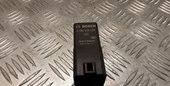 Land Rover Discovery Sport Glow plug pre-heat relay 0281003123 FX23189E2AC