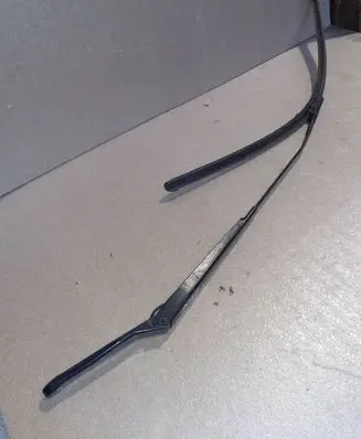 Peugeot 308 Front wiper blade arm 9680477080