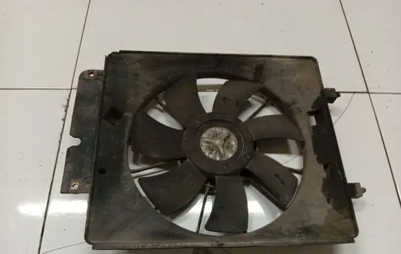 Honda CR-V Radiator cooling fan shroud 