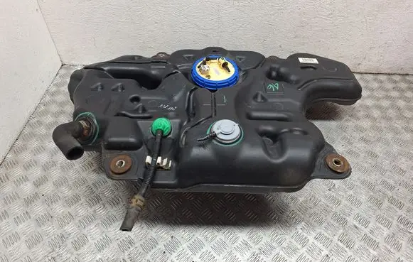 Toyota Avensis T270 Fuel tank 7700105060 7700105050A 7700105060A