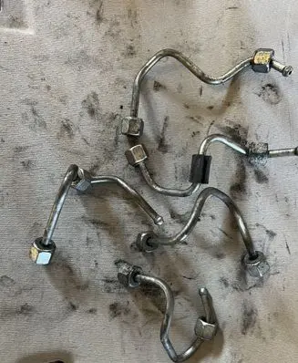 Fuel injector supply line/pipe