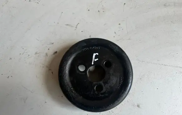 Ford Focus Water pump pulley XS408509AA