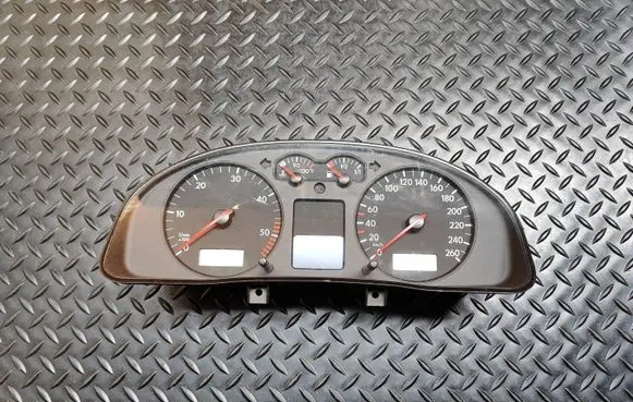 Volkswagen PASSAT B5 Speedometer (instrument cluster) 3B0920822AX 210900