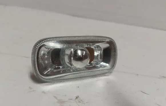 Front fender indicator light