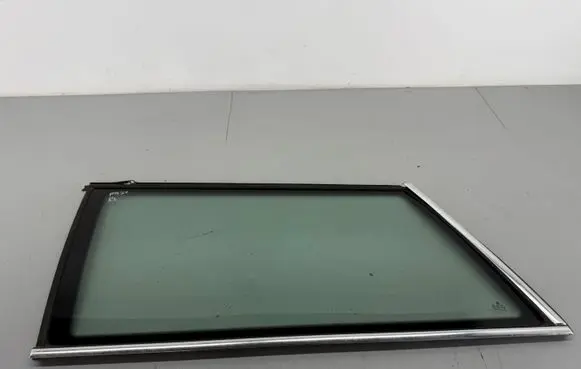 Volkswagen PASSAT B5.5 Rear side window 43R00048
