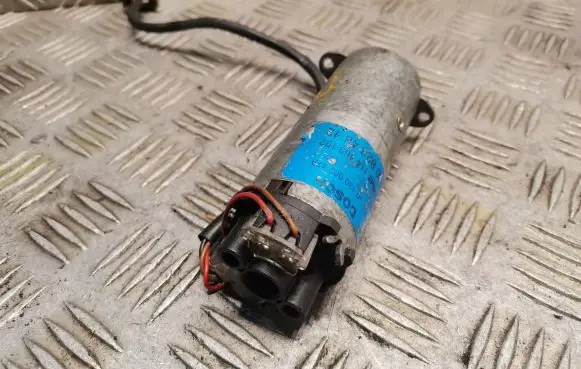 Mercedes-Benz E W210 Seat adjustment motor 2108204842