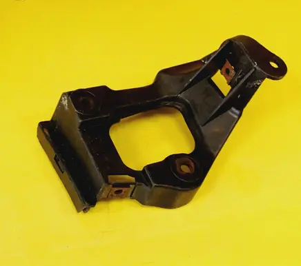 Audi A6 S6 C5 4B Fender mounting bracket 4B0853921B