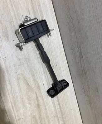 Mercedes-Benz CLS C219 Front door check strap stopper 