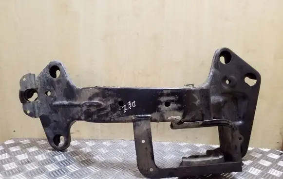 Gearbox mounting bracket