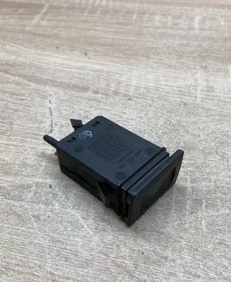 Volkswagen Golf IV Windscreen/window heater switch 1J0953235J