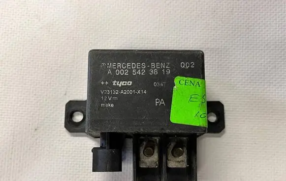Mercedes-Benz E W211 Charging relay A0025423819 V23132A2001X14