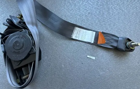 Nissan Patrol Y60 Front seatbelt 8684422J11