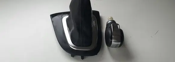 Renault Captur II Gear lever shifter trim leather/knob