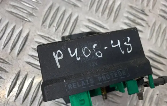 Peugeot 406 Glow plug pre-heat relay 73506802