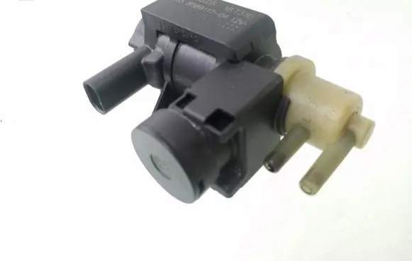 BMW 5 G30 G31 Turbo solenoid valve 8589117 70693505 18T310
