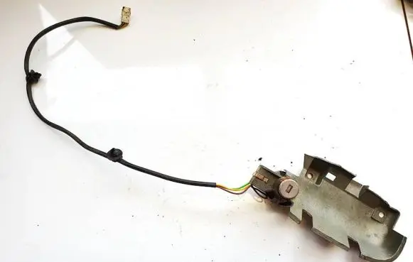 Volvo S40, V40 Front door lock (next to the handle) 