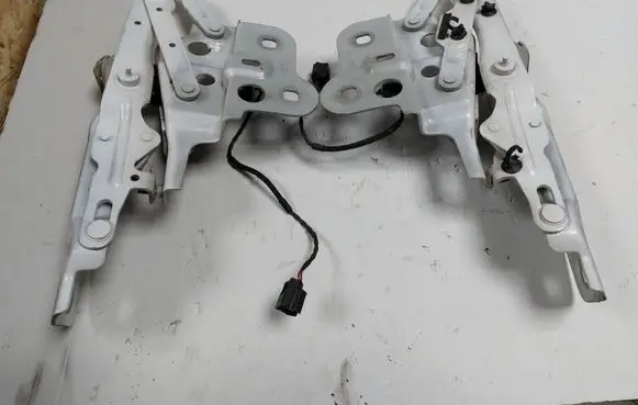 Jaguar E-Pace Engine bonnet/hood hinges
