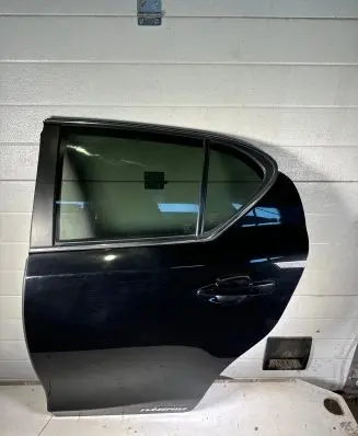 Lexus CT 200H Rear door
