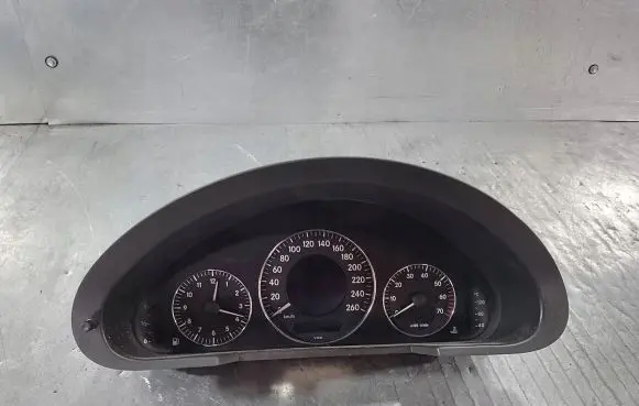 Mercedes-Benz E W211 Speedometer (instrument cluster) A2115402447