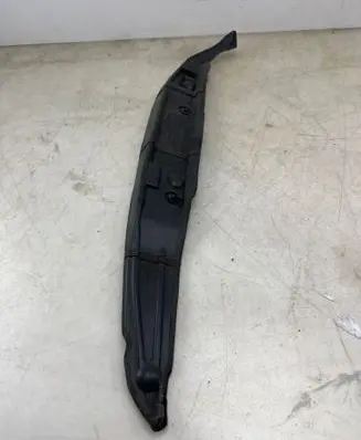 Audi Q3 8U Fender end trim 8U0821112A